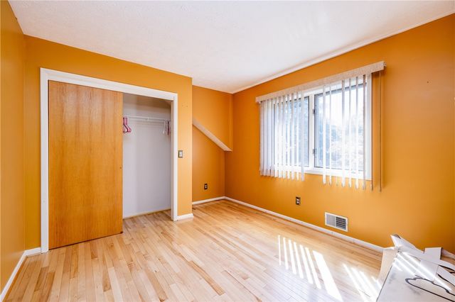 1 Woods Point, Penfield, NY 14580