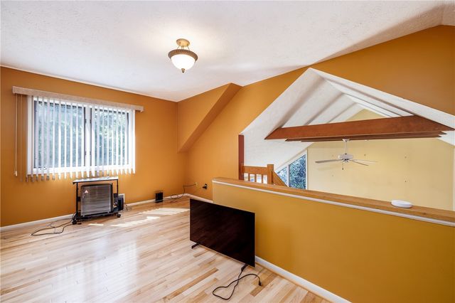 1 Woods Point, Penfield, NY 14580