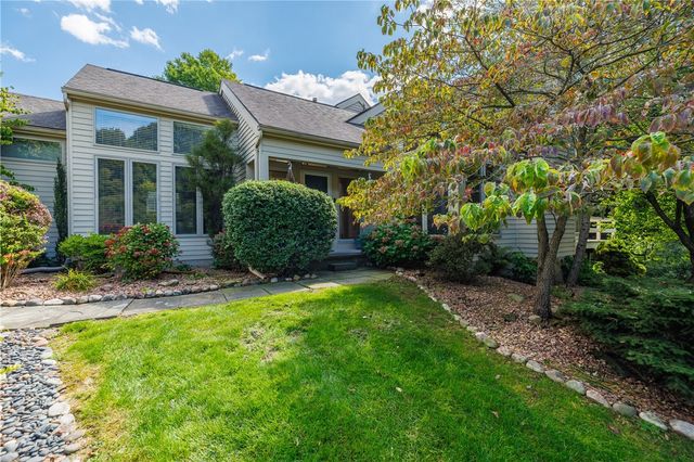 1 Woods Point, Penfield, NY 14580