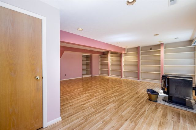 1 Woods Point, Penfield, NY 14580