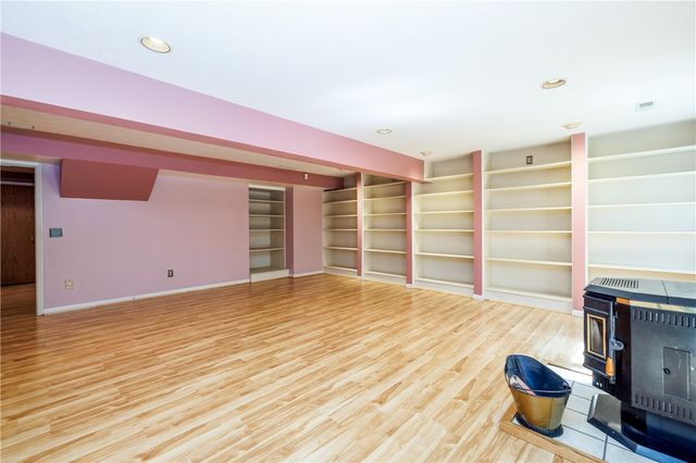 1 Woods Point, Penfield, NY 14580