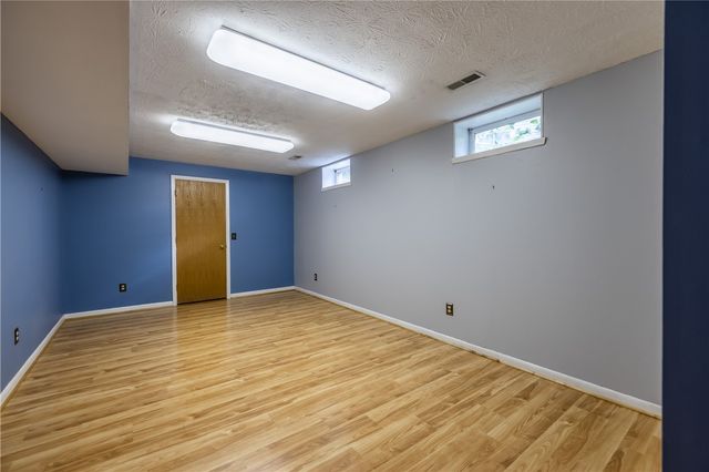 1 Woods Point, Penfield, NY 14580