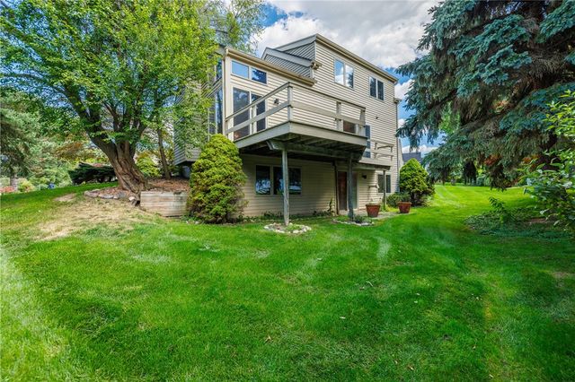 1 Woods Point, Penfield, NY 14580