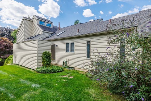 1 Woods Point, Penfield, NY 14580