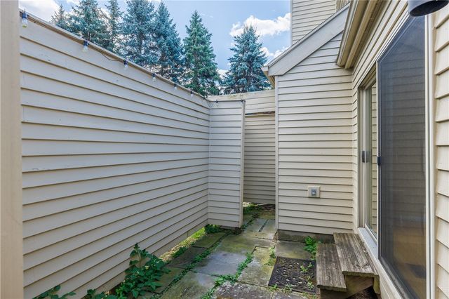 1 Woods Point, Penfield, NY 14580