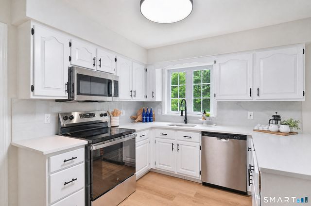 2 Sutherland Drive, Newtown, CT 06482