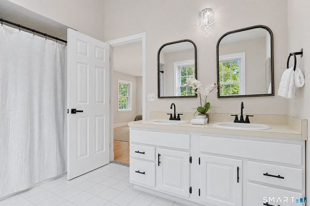 2 Sutherland Drive, Newtown, CT 06482