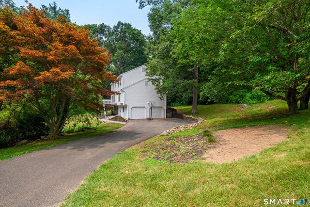 2 Sutherland Drive, Newtown, CT 06482