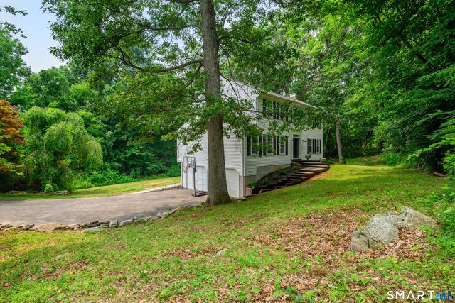 2 Sutherland Drive, Newtown, CT 06482