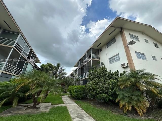 16701 NE 13th Ave 102, Miami, FL 33162