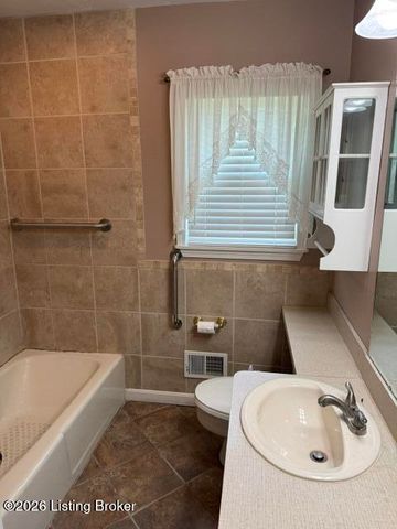 8605 Blue Lick Rd, Louisville, KY 40219