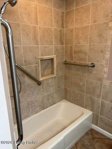 8605 Blue Lick Rd, Louisville, KY 40219