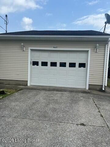 8605 Blue Lick Rd, Louisville, KY 40219