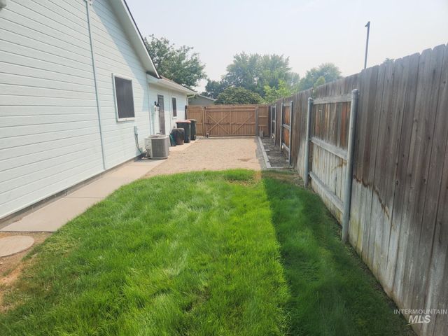 2061 N Todd Way, Meridian, ID 83646