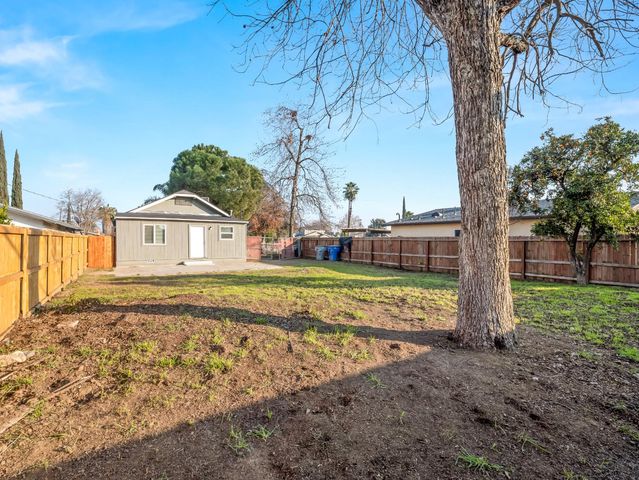 1628 Hazelwood, Fresno, CA 93702