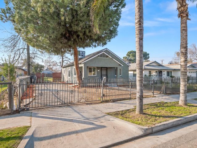 1628 Hazelwood, Fresno, CA 93702