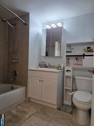 100 Old Palisade Road 803, Fort Lee, NJ 07024