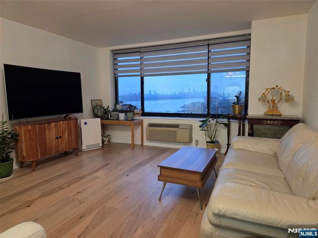 100 Old Palisade Road 803, Fort Lee, NJ 07024