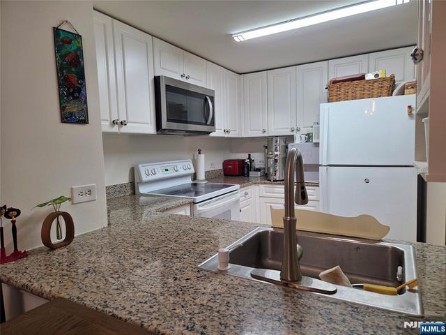 100 Old Palisade Road 803, Fort Lee, NJ 07024