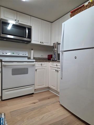 100 Old Palisade Road 803, Fort Lee, NJ 07024