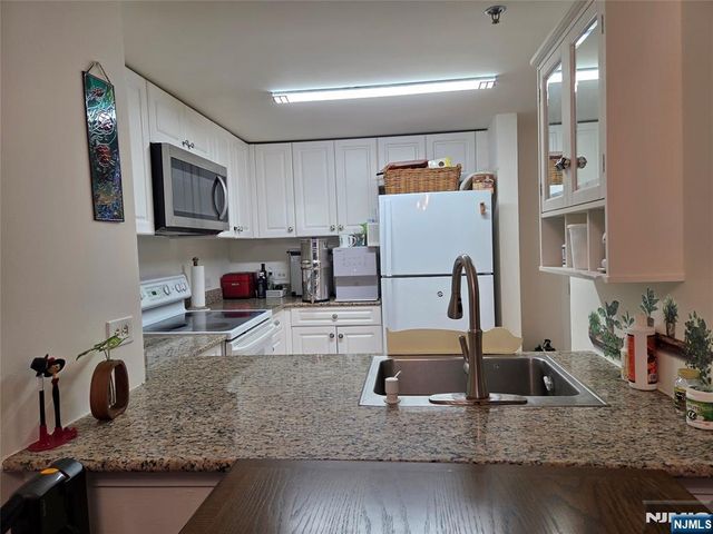 100 Old Palisade Road 803, Fort Lee, NJ 07024