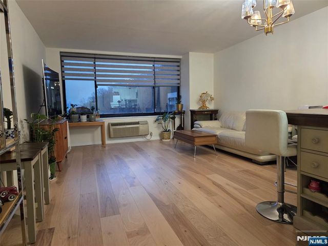 100 Old Palisade Road 803, Fort Lee, NJ 07024