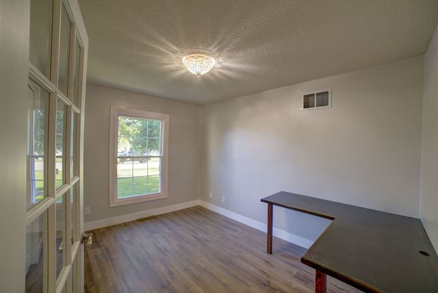 302 Pinehurst Drive, Eldridge, IA 52748
