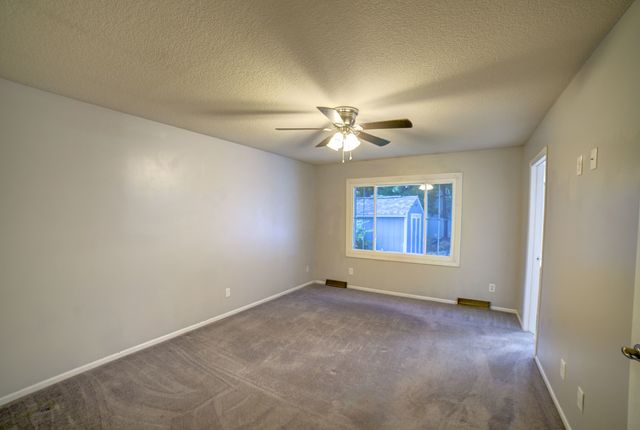 302 Pinehurst Drive, Eldridge, IA 52748
