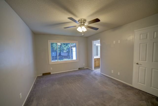 302 Pinehurst Drive, Eldridge, IA 52748