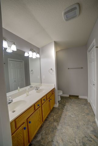 302 Pinehurst Drive, Eldridge, IA 52748