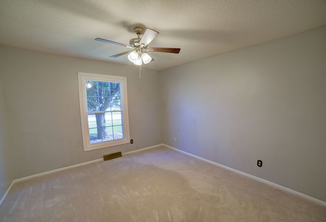 302 Pinehurst Drive, Eldridge, IA 52748