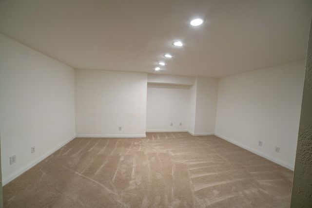 302 Pinehurst Drive, Eldridge, IA 52748