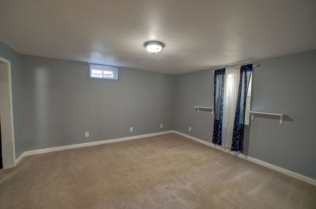 302 Pinehurst Drive, Eldridge, IA 52748