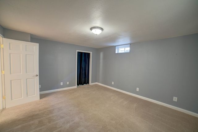 302 Pinehurst Drive, Eldridge, IA 52748