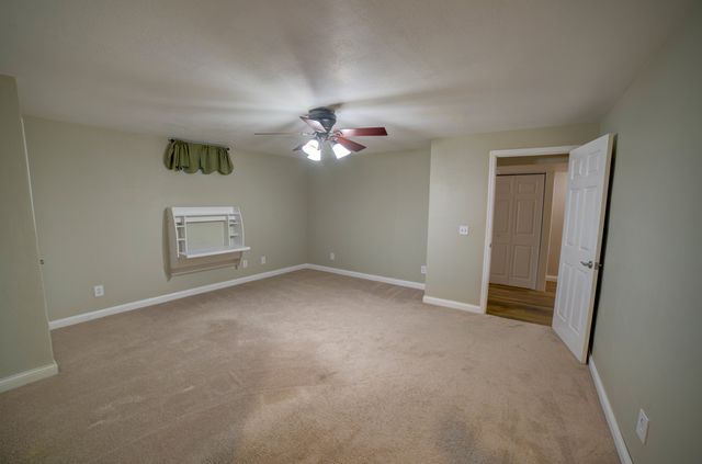 302 Pinehurst Drive, Eldridge, IA 52748