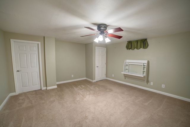 302 Pinehurst Drive, Eldridge, IA 52748