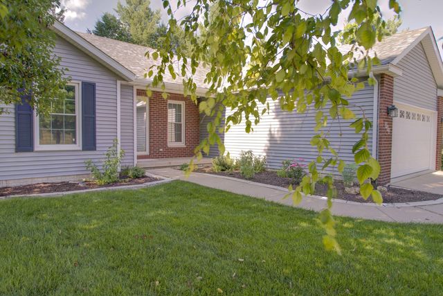 302 Pinehurst Drive, Eldridge, IA 52748