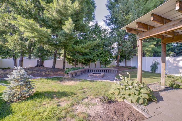 302 Pinehurst Drive, Eldridge, IA 52748