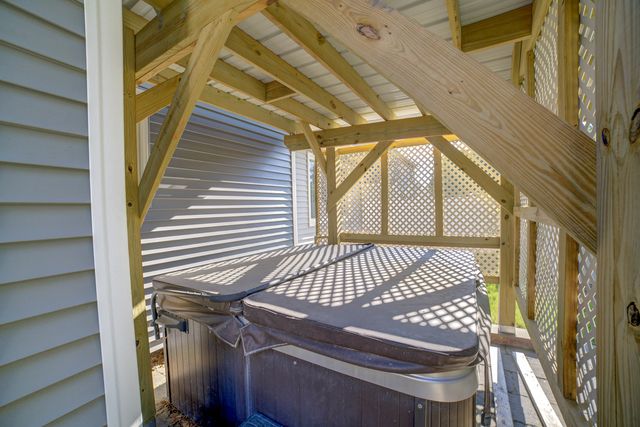 302 Pinehurst Drive, Eldridge, IA 52748
