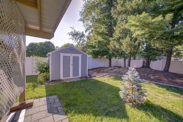 302 Pinehurst Drive, Eldridge, IA 52748
