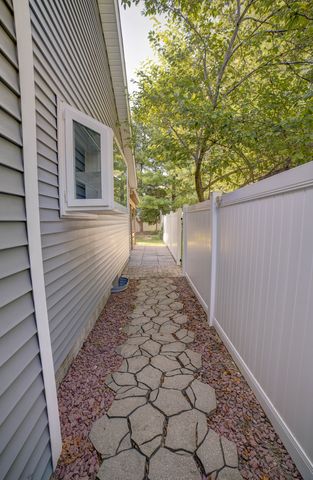 302 Pinehurst Drive, Eldridge, IA 52748