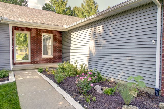 302 Pinehurst Drive, Eldridge, IA 52748