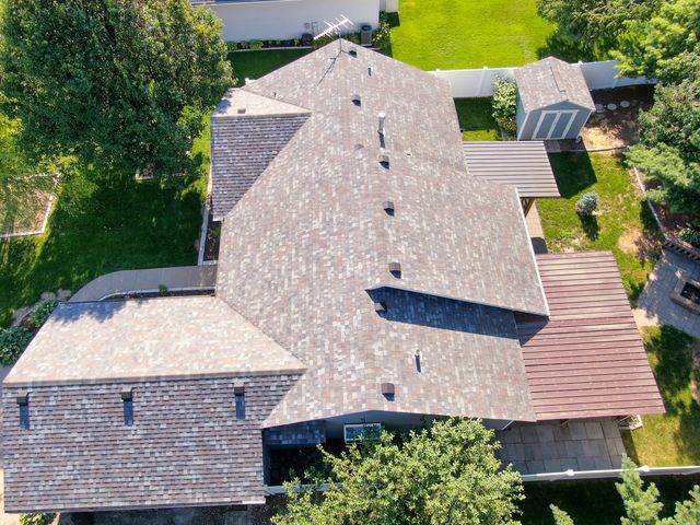 302 Pinehurst Drive, Eldridge, IA 52748