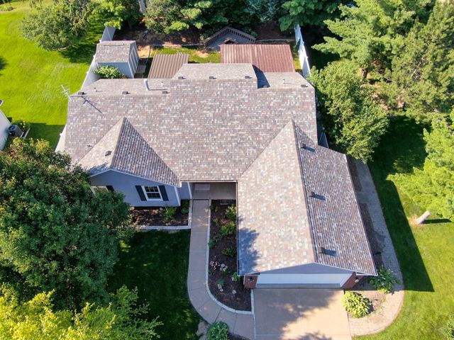 302 Pinehurst Drive, Eldridge, IA 52748