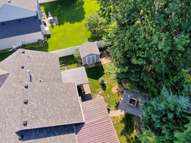 302 Pinehurst Drive, Eldridge, IA 52748