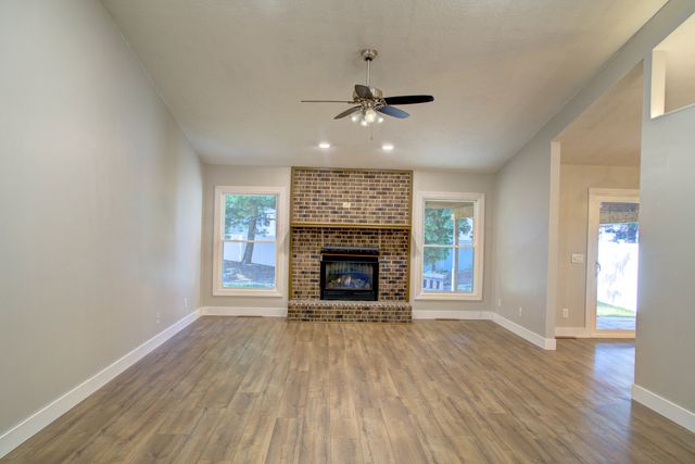 302 Pinehurst Drive, Eldridge, IA 52748