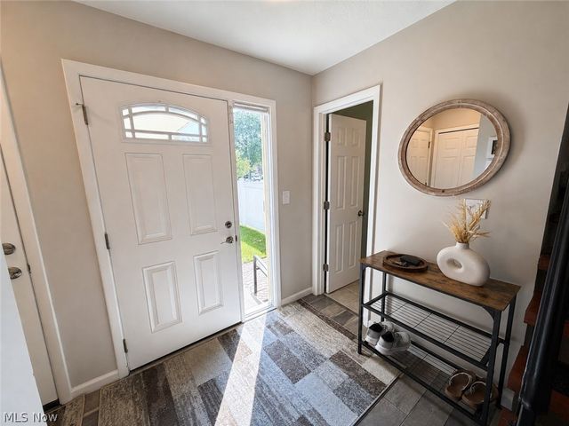 9274 Willow Lane, Olmsted Falls, OH 44138