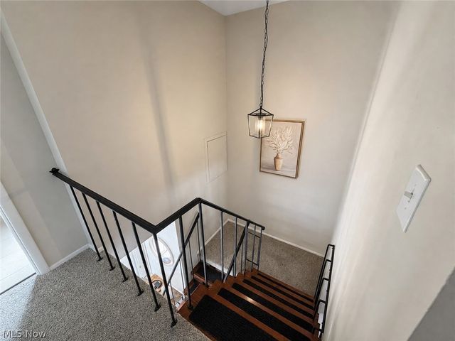 9274 Willow Lane, Olmsted Falls, OH 44138