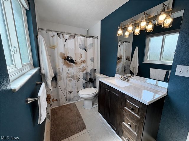 9274 Willow Lane, Olmsted Falls, OH 44138