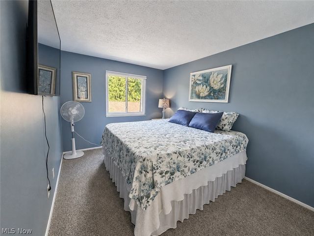 9274 Willow Lane, Olmsted Falls, OH 44138
